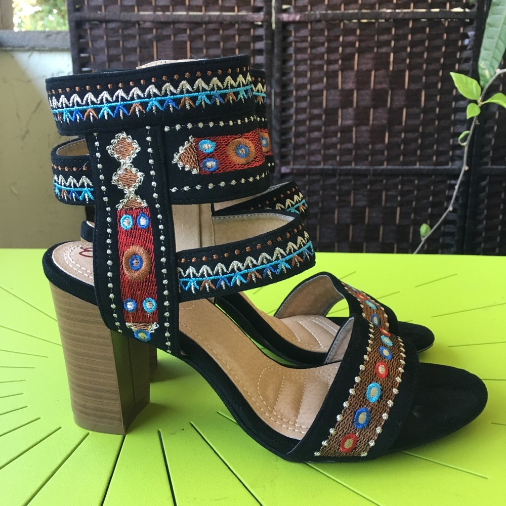 Forever 21 boho black embroidered sandals NWT sz9